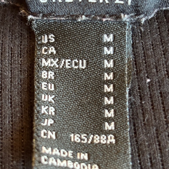 Forever 21 Black with white trim  Crop Top Medium - Picture 3 of 3